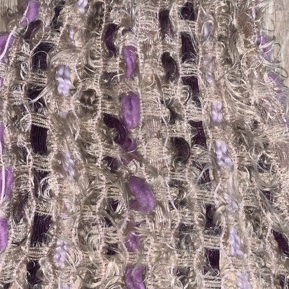 Hand Knit beige purple winter fringe scarf - Picture 4 of 5
